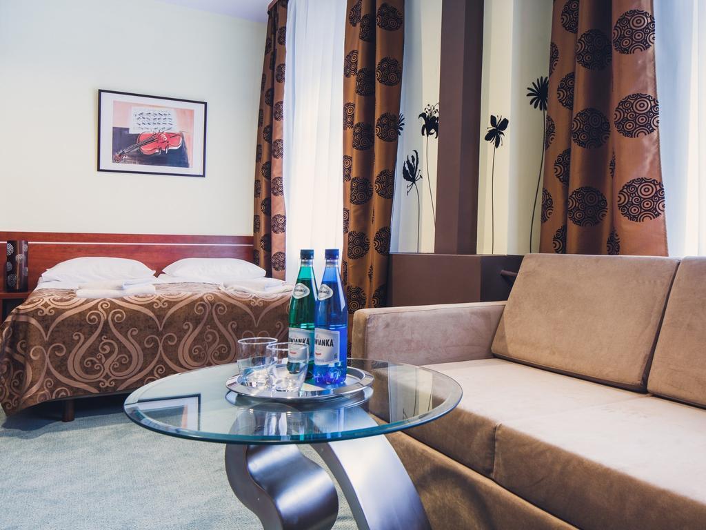 Hotel Chmielna Βαρσοβία Εξωτερικό φωτογραφία