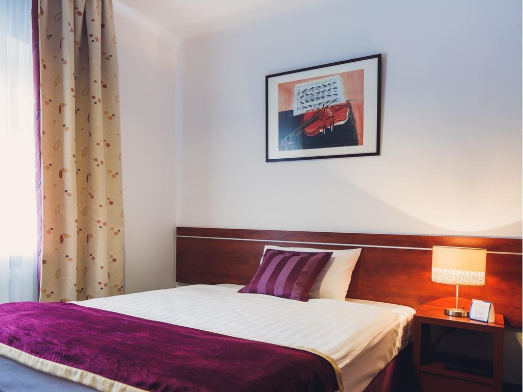 Hotel Chmielna Βαρσοβία Δωμάτιο φωτογραφία