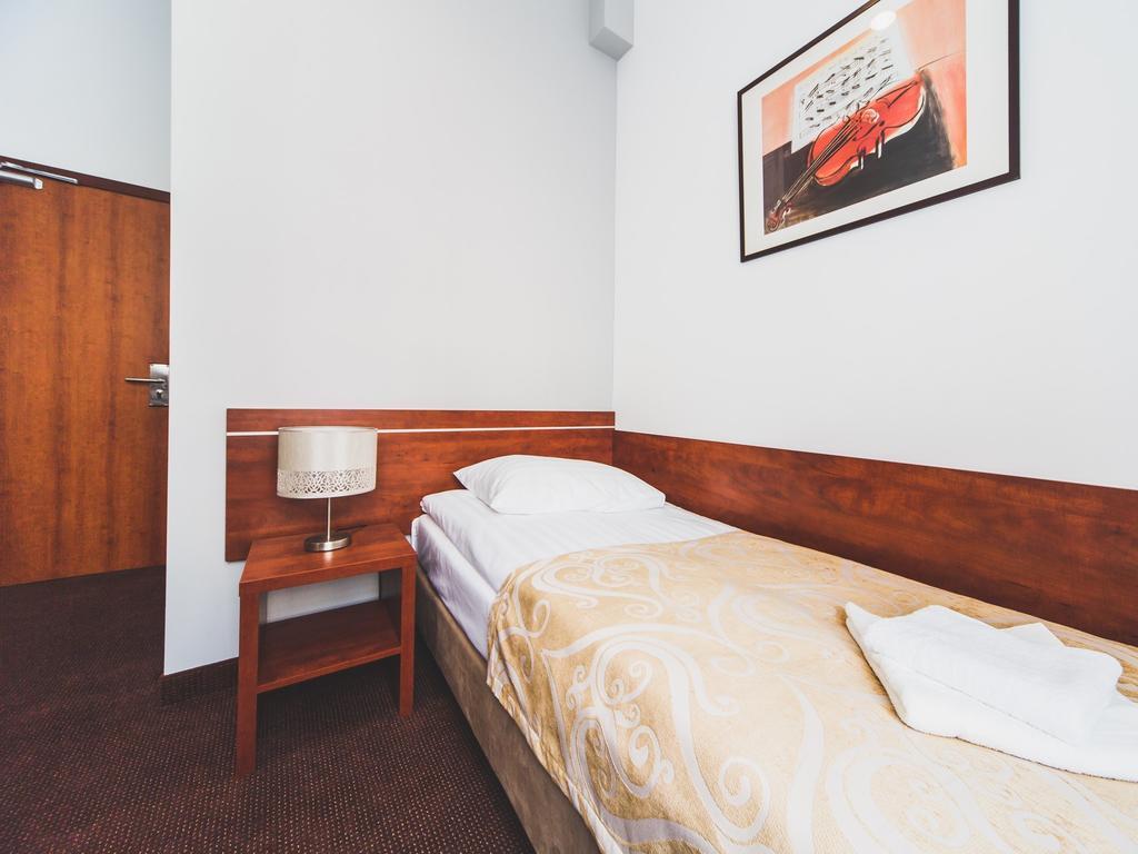 Hotel Chmielna Βαρσοβία Δωμάτιο φωτογραφία