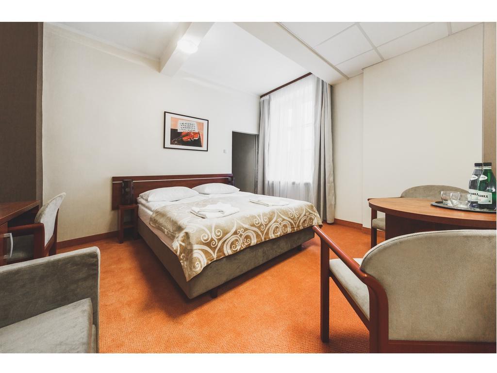 Hotel Chmielna Βαρσοβία Δωμάτιο φωτογραφία
