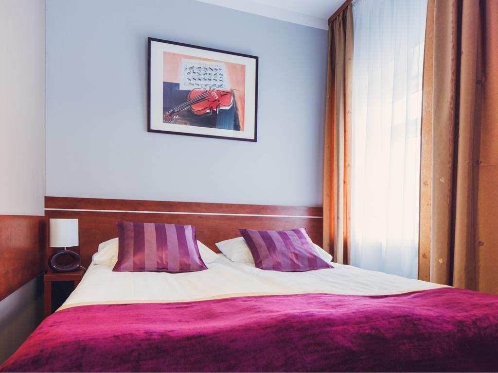 Hotel Chmielna Βαρσοβία Δωμάτιο φωτογραφία
