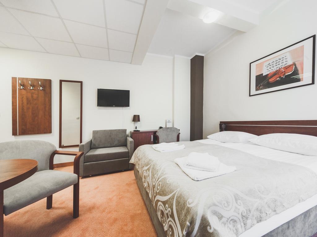 Hotel Chmielna Βαρσοβία Δωμάτιο φωτογραφία